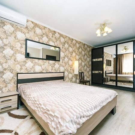 Poznyaky Apartments Patriotika Kiev Dış mekan fotoğraf