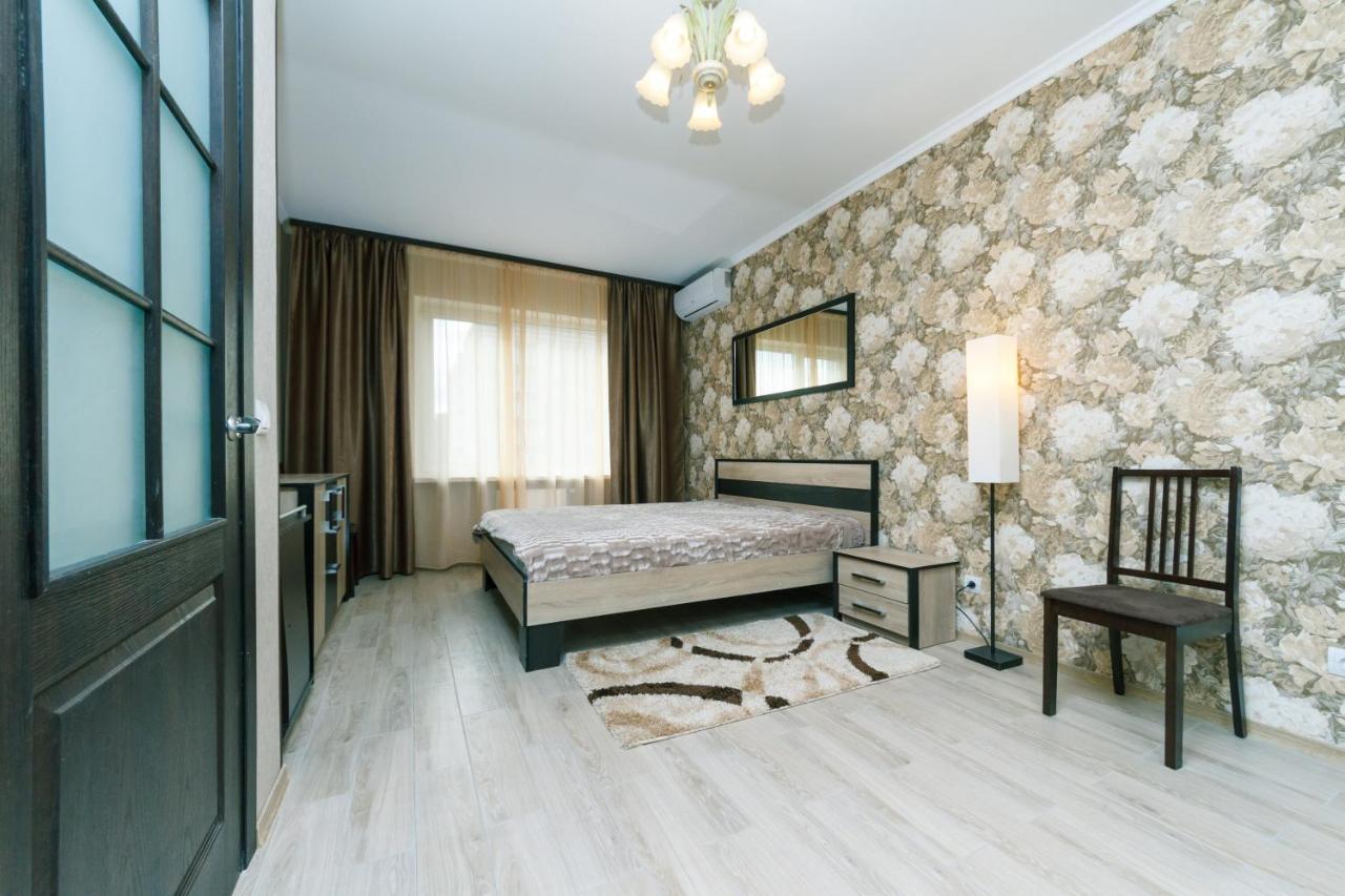 Poznyaky Apartments Patriotika Kiev Dış mekan fotoğraf