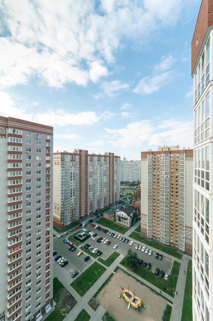 Poznyaky Apartments Patriotika Kiev Dış mekan fotoğraf