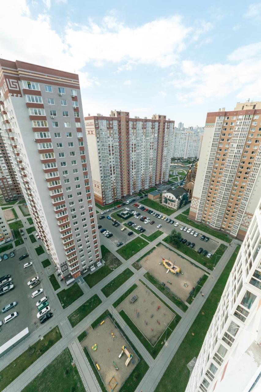 Poznyaky Apartments Patriotika Kiev Dış mekan fotoğraf