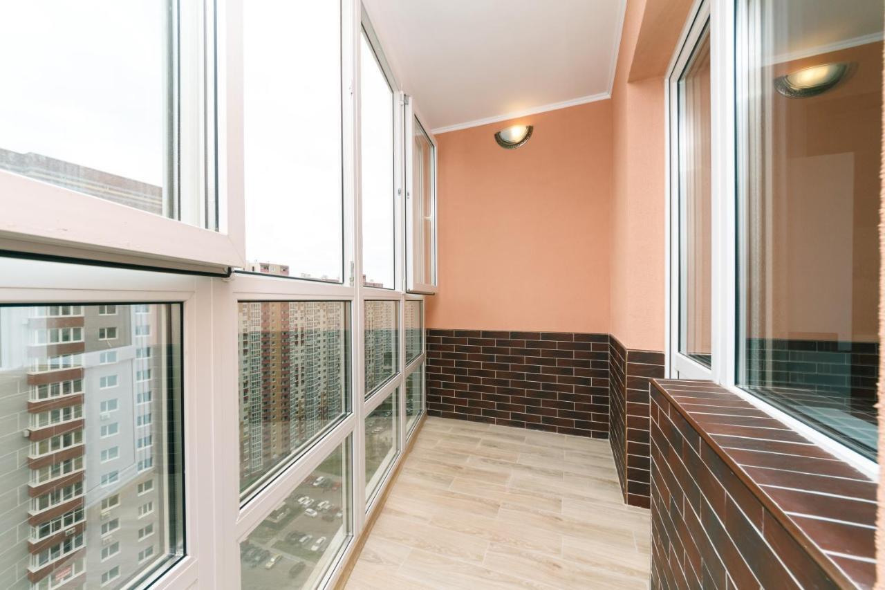 Poznyaky Apartments Patriotika Kiev Dış mekan fotoğraf