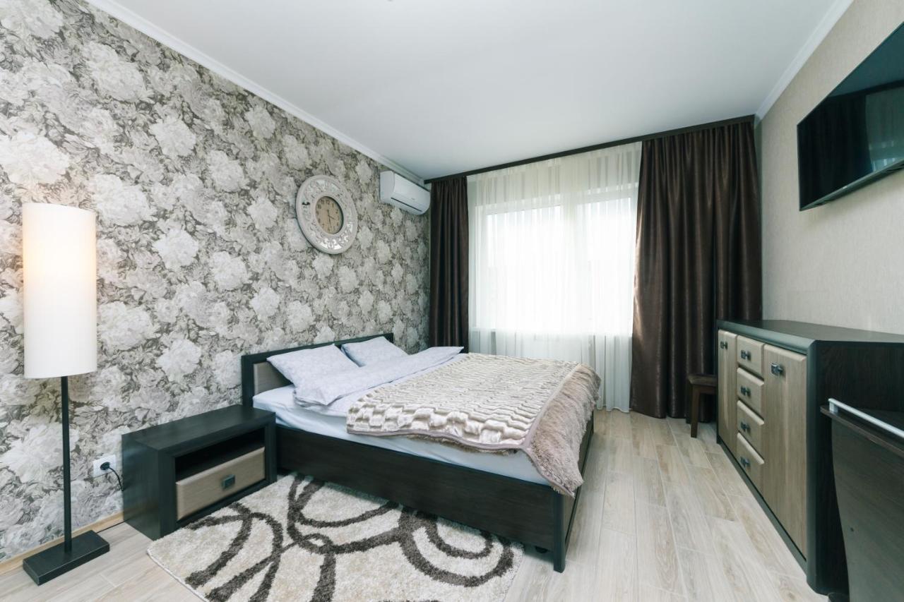 Poznyaky Apartments Patriotika Kiev Dış mekan fotoğraf