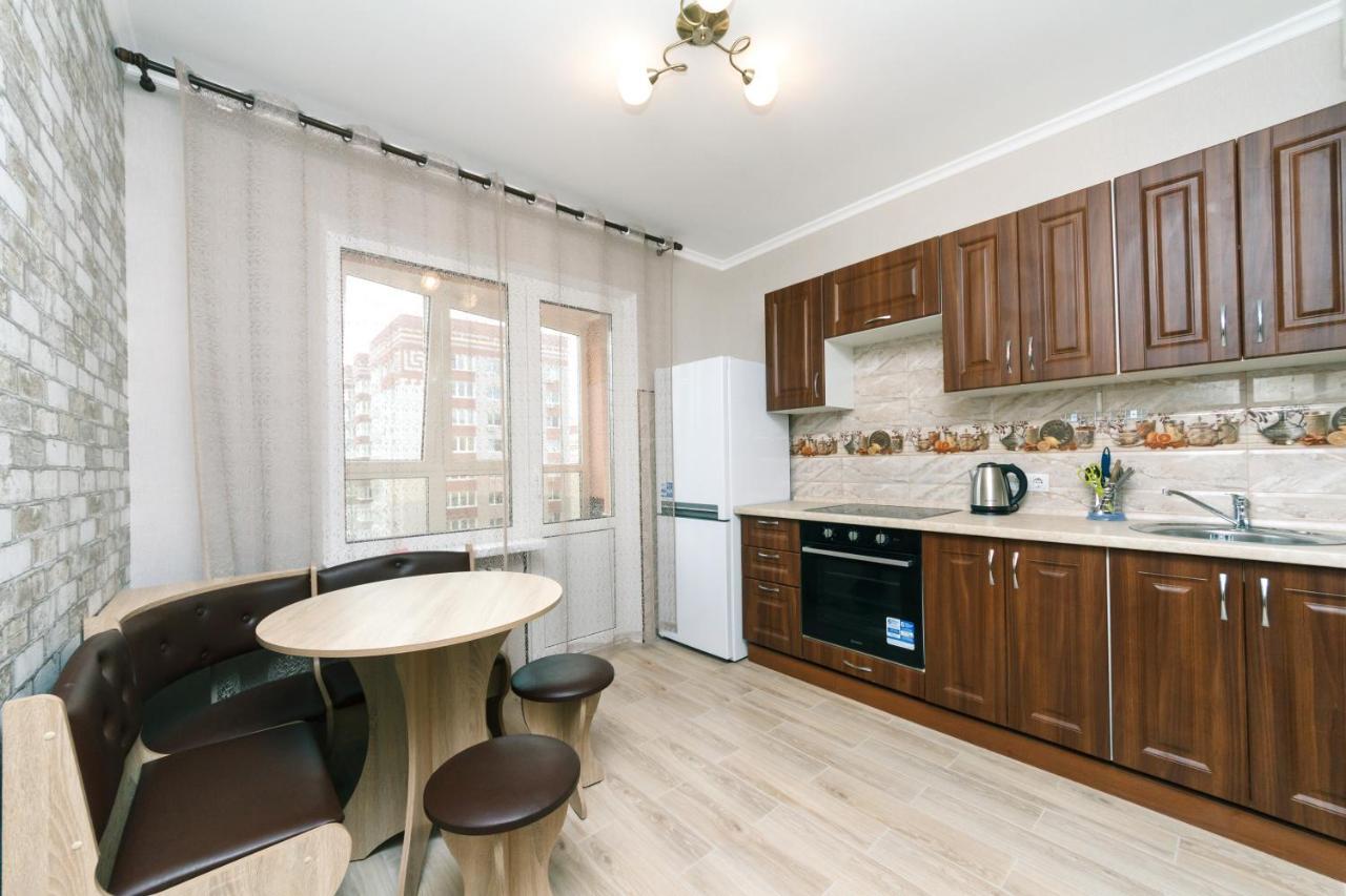 Poznyaky Apartments Patriotika Kiev Dış mekan fotoğraf