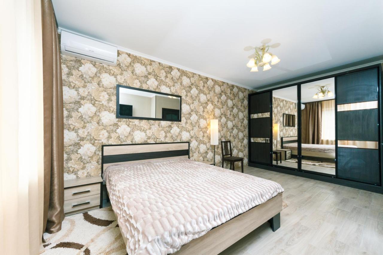 Poznyaky Apartments Patriotika Kiev Dış mekan fotoğraf