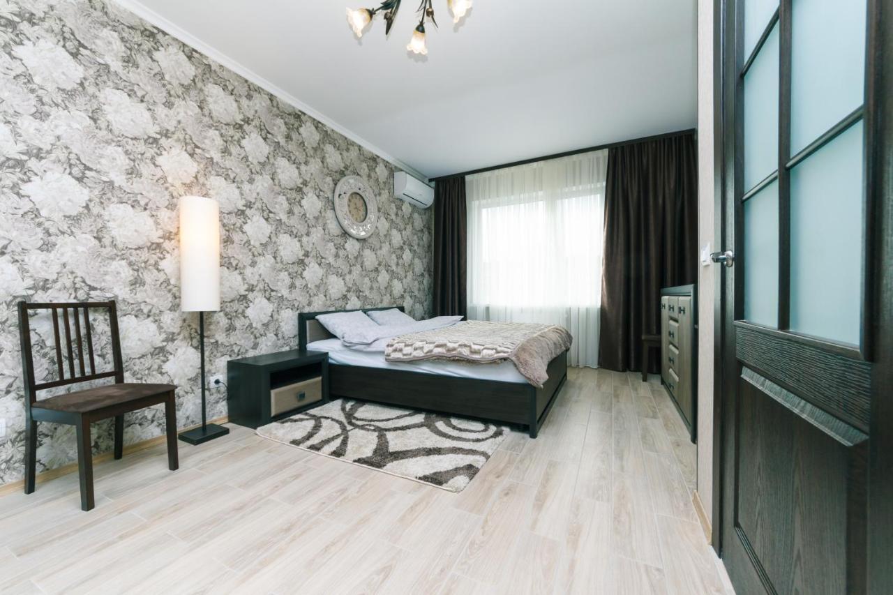 Poznyaky Apartments Patriotika Kiev Dış mekan fotoğraf