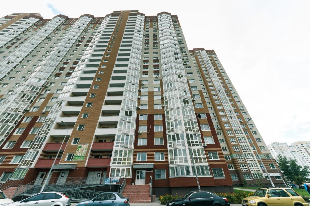 Poznyaky Apartments Patriotika Kiev Dış mekan fotoğraf