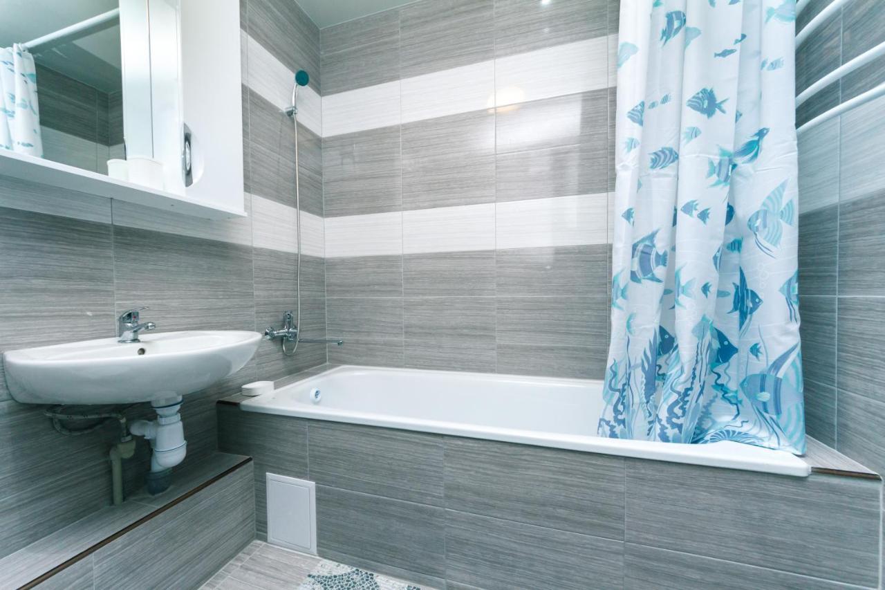 Poznyaky Apartments Patriotika Kiev Dış mekan fotoğraf