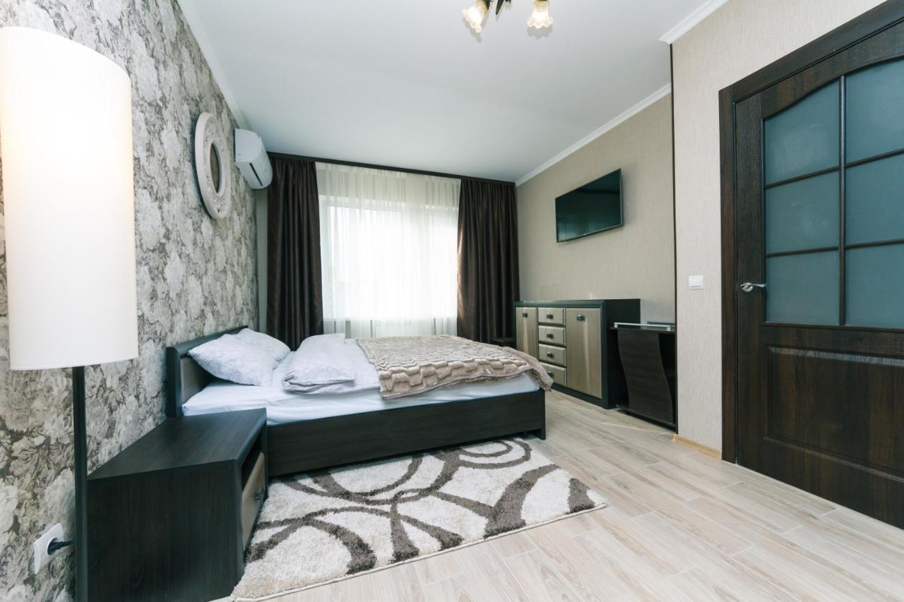 Poznyaky Apartments Patriotika Kiev Dış mekan fotoğraf