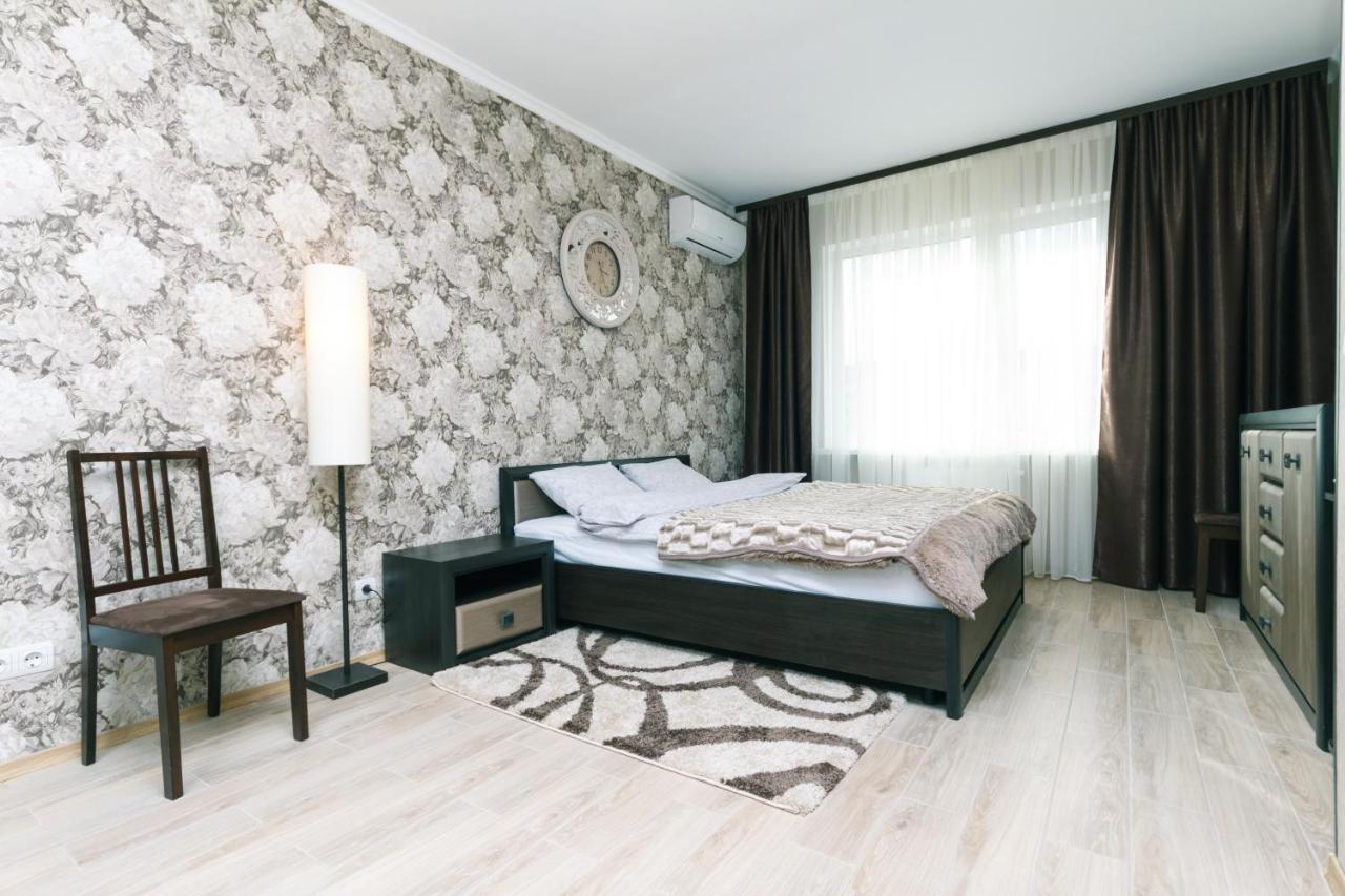 Poznyaky Apartments Patriotika Kiev Dış mekan fotoğraf