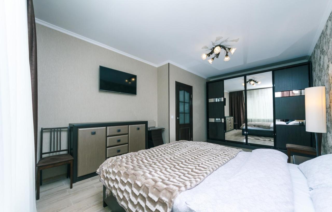 Poznyaky Apartments Patriotika Kiev Dış mekan fotoğraf