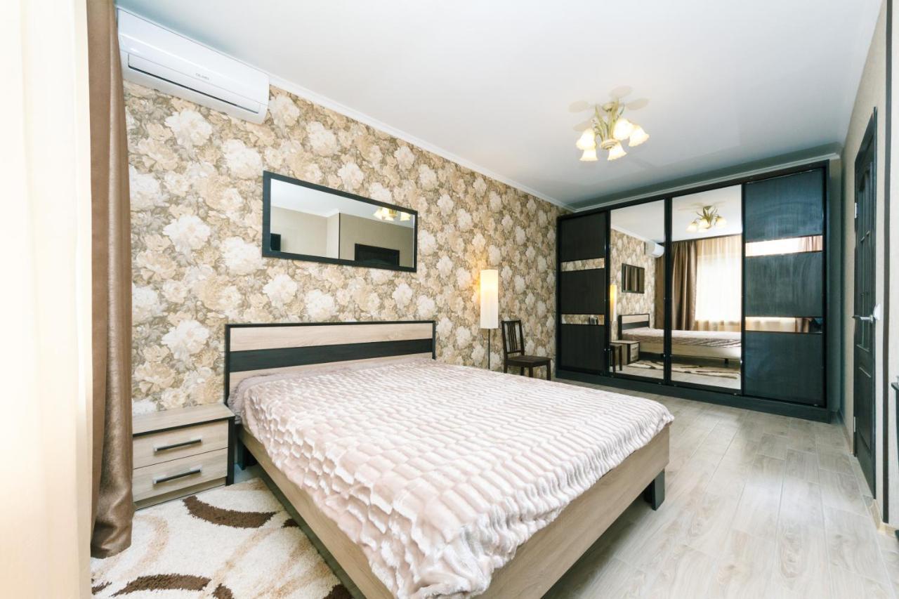 Poznyaky Apartments Patriotika Kiev Dış mekan fotoğraf