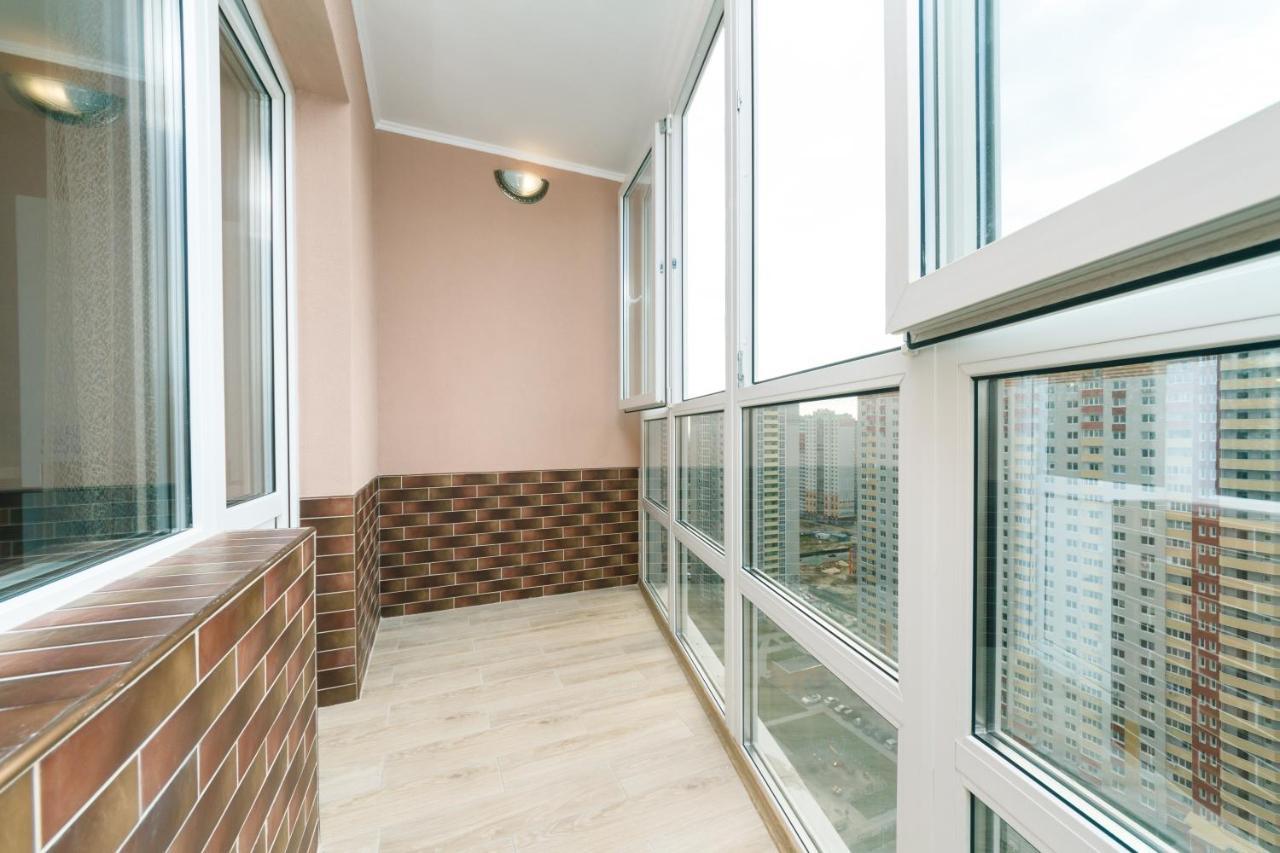 Poznyaky Apartments Patriotika Kiev Dış mekan fotoğraf
